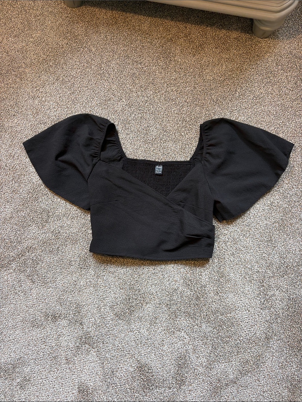 SHEIN Black Puff-Sleeve Wrap Crop Top